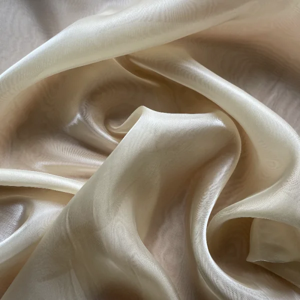 Kreminės spalvos organza