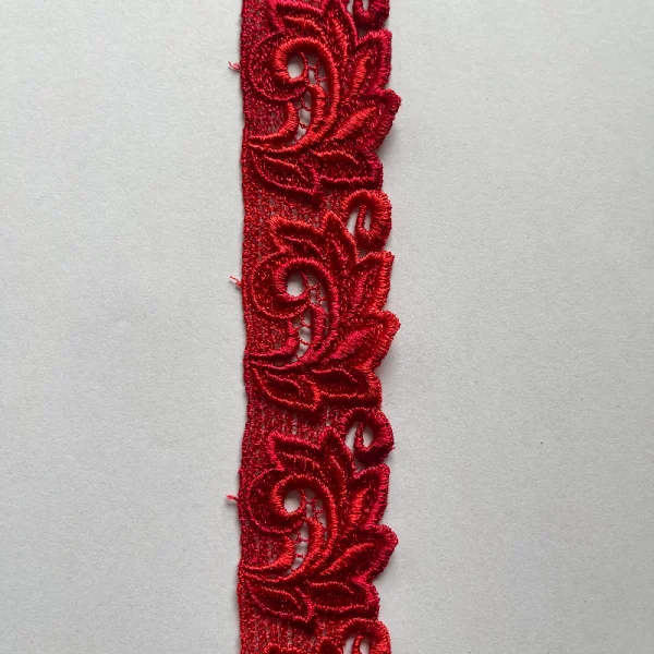 Raudonas nėrinys 3,5 cm