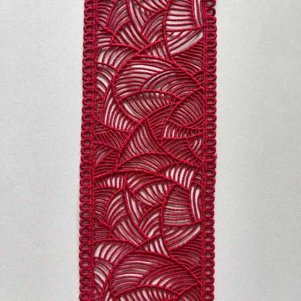 Raudonas nėrinys 7 cm
