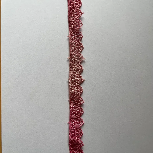 Rožinis nėrinys 2 cm