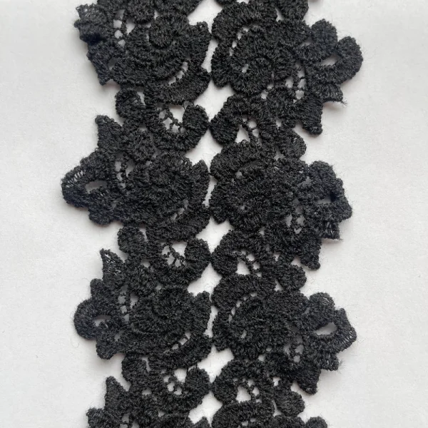 Juodas megztas nėrinys 12 cm 013391