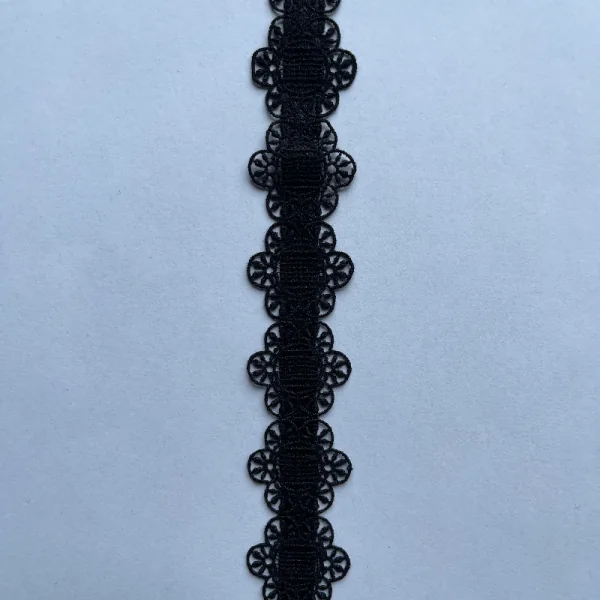 Juodas nėrinys 3 cm 011413