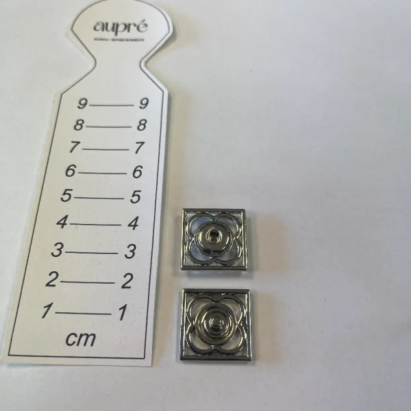 Prisiuvamos dekoratyvinės spaudės 20mm