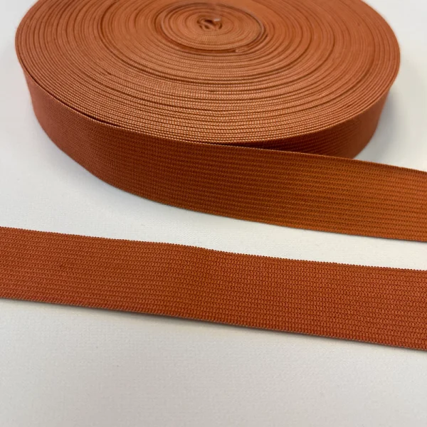 Plytų spalvos guma 2,5cm 000181