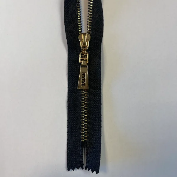 Juodas traktorinis užtrauktukas nr. 5, 16cm, neatidaromas 003003