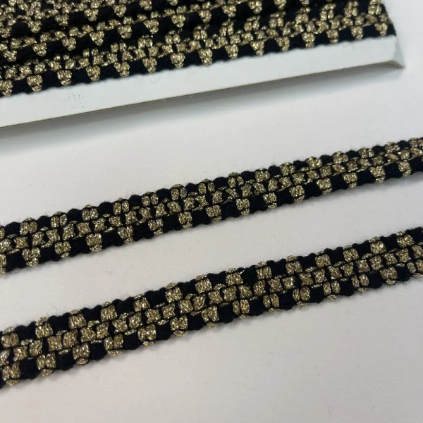 Dekoratyvinė chanel juostelė juoda su auksu 013733