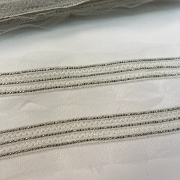 Dekoratyvinė balta chanel juostelė 011561