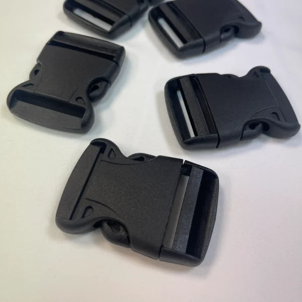 Plastikinė sagtis 4cm 013281