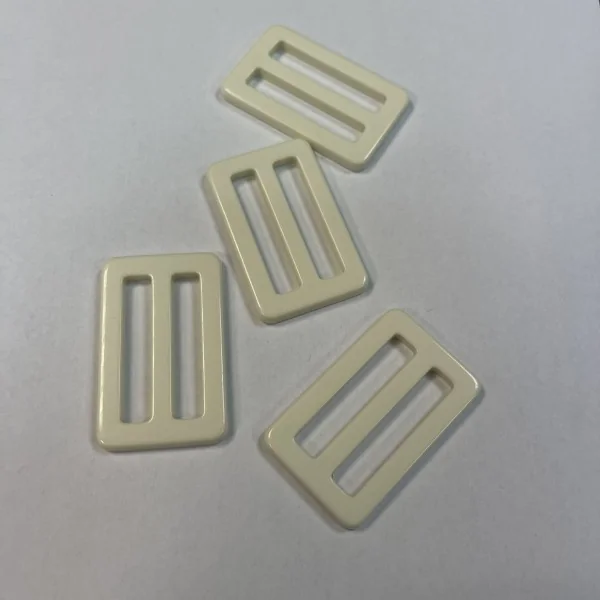 Dekoratyvinė sagtis diržui plastmasinė 4cm 000421