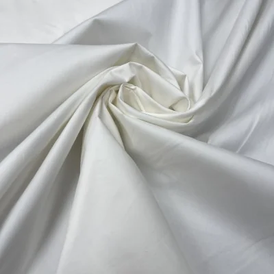 Itališka, pieno baltumo...