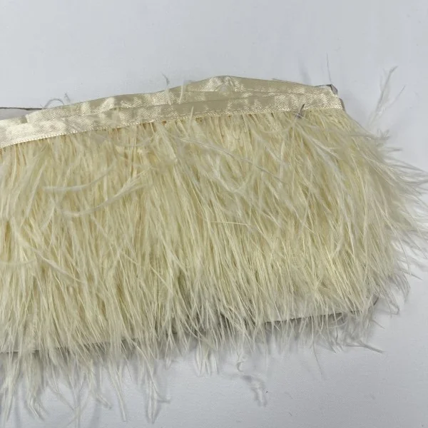 Gėlsva stručio plunksnų juosta 013731