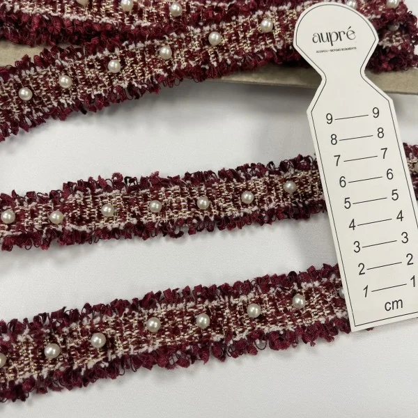 Dekoratyvinė bordo chanel juostelė su perliukais (1vnt.-1,75) 013833