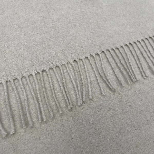 Prabangi, itališka, smėlio spalvos vilnonė skara su kutais 014438