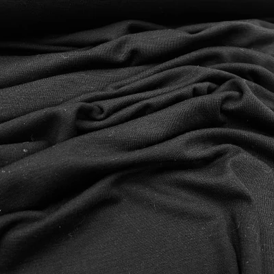 Itališkas, juodas vilnos...