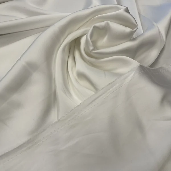 Itališkas, prabangus, standus pieno spalvos dvipusis atlasas 014163