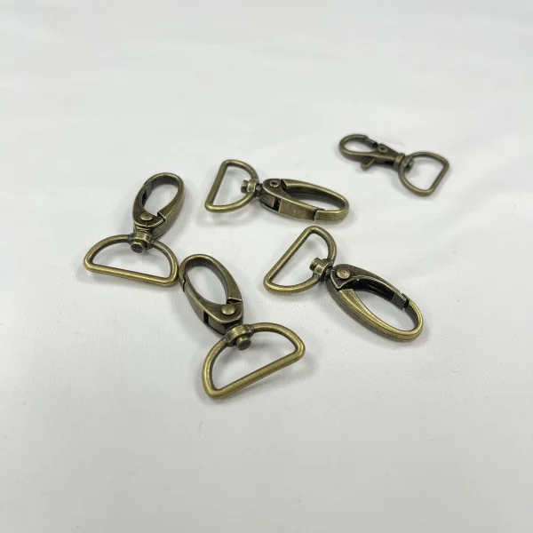 Metalinis žalvario spalvos karabinas 2,5cm 009487